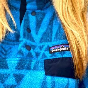 Patagonia Rare Lightweight Synchilla      Snap-T Pullover in a rare tribal print